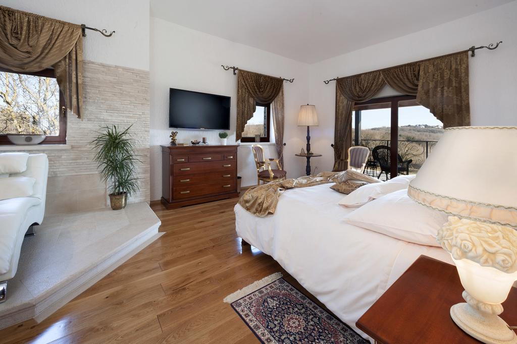 Villa Castello Rausch Valkarin Pokoj fotografie